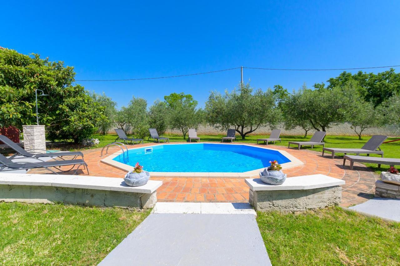 Villa Carla With Private Pool & Kids Playground - Pet Friendly Mutvoran Bagian luar foto