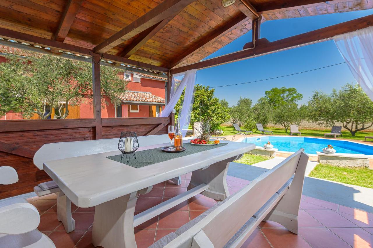 Villa Carla With Private Pool & Kids Playground - Pet Friendly Mutvoran Bagian luar foto