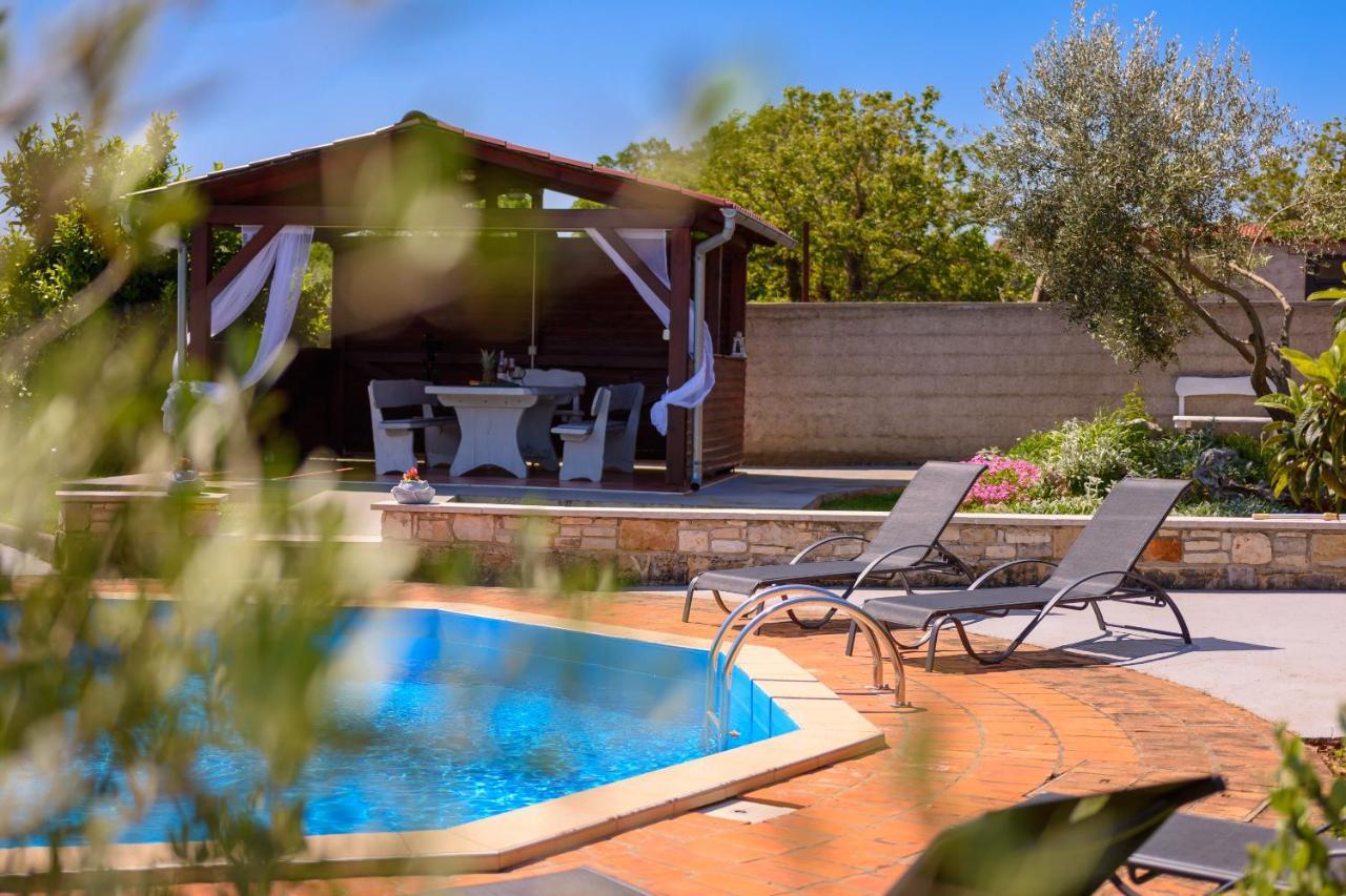 Villa Carla With Private Pool & Kids Playground - Pet Friendly Mutvoran Bagian luar foto