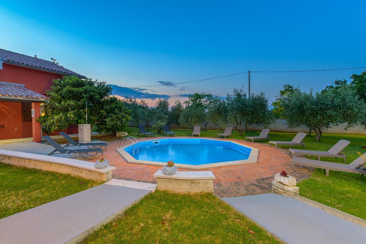 Villa Carla With Private Pool & Kids Playground - Pet Friendly Mutvoran Bagian luar foto