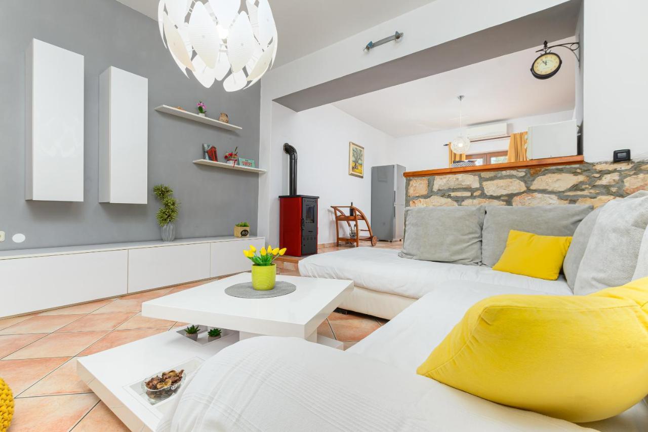 Villa Carla With Private Pool & Kids Playground - Pet Friendly Mutvoran Bagian luar foto